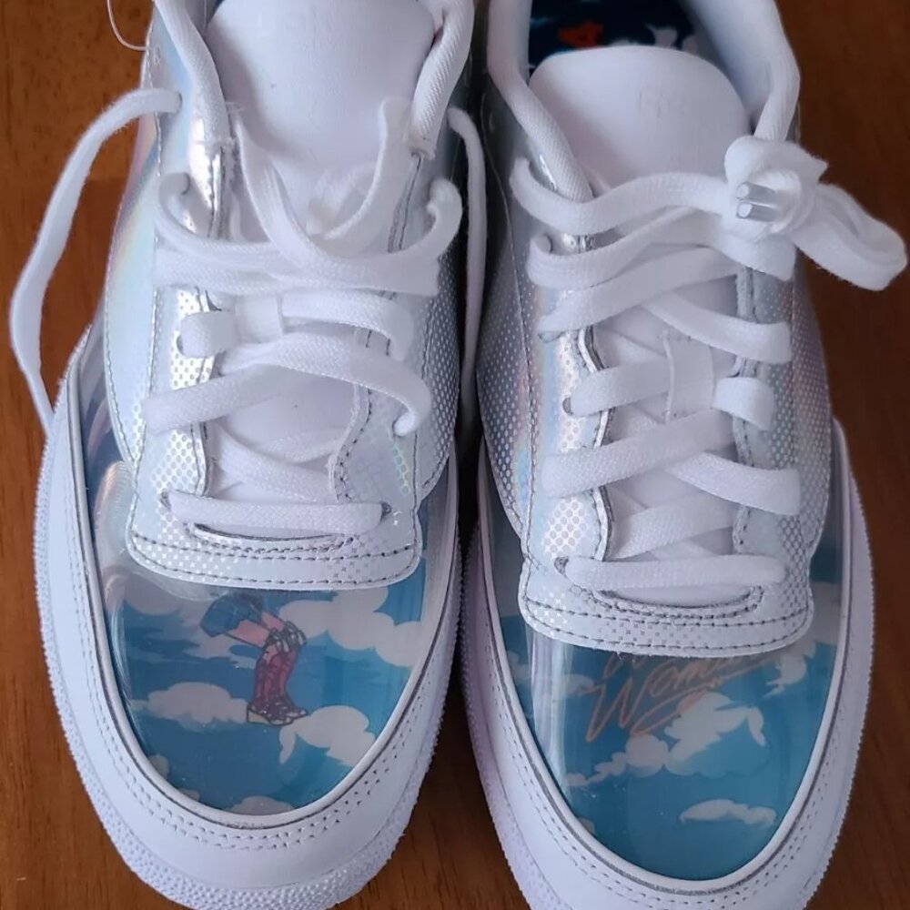 New Reebok DC Wonder Woman size 7.5 white Silver Metallic Invisible Jet sneakers